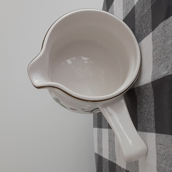 Wedgwood England Wild Strawberry Gravy Boat Melting Sauce Pot Pour Spout Handle - Picture 4 of 6